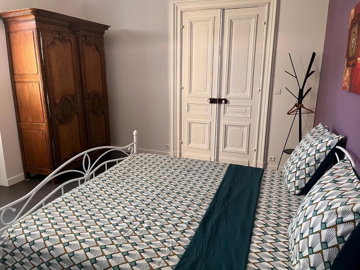 Domaine Clos Et Arbore De 3 Ha Avec Deux Maisons Lamothe-Montravel エクステリア 写真